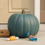halloween candy allergies teal pumpkin project image
